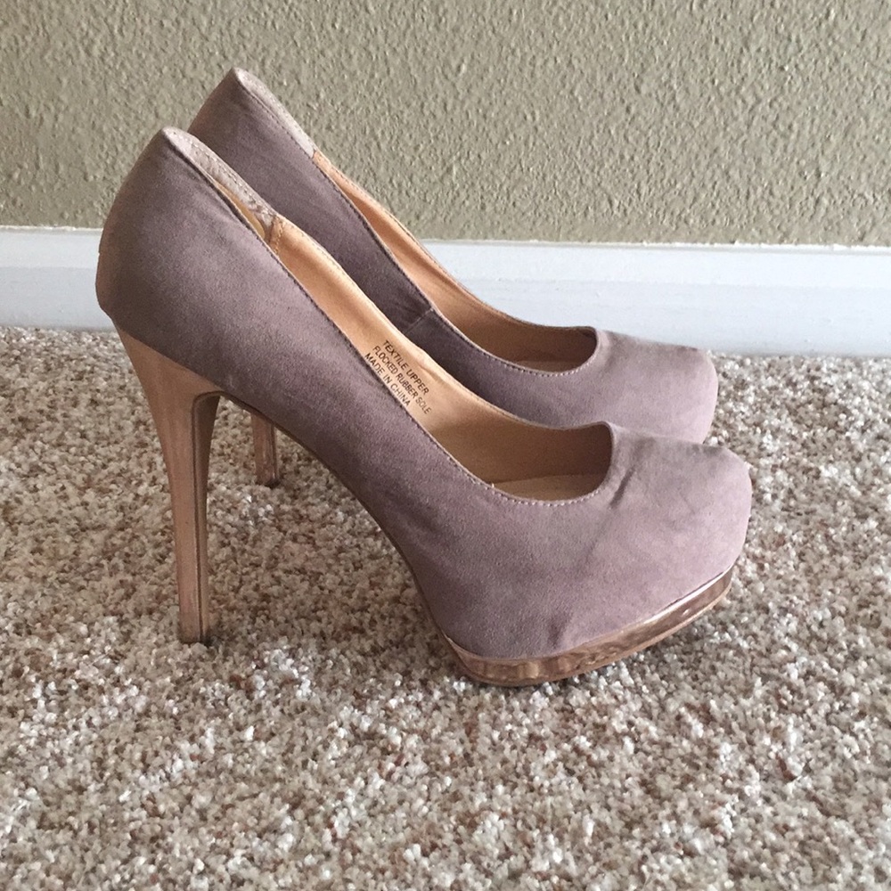 Worn once Penny Loves Kenny Suede Platform Pump